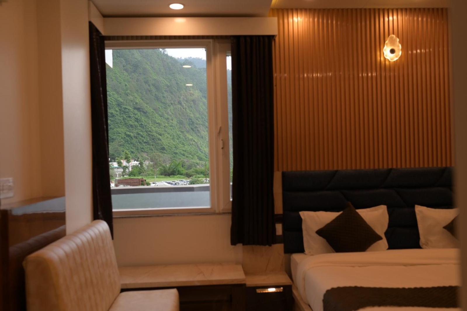 Hotel Udit Inn Rudraprayag Екстер'єр фото
